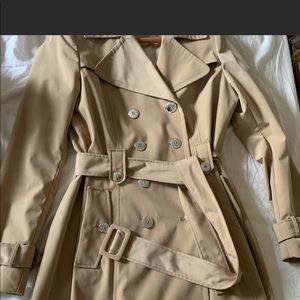 Calvin Klein trench coat. Size: M/L. Excellent condition. Color: beige